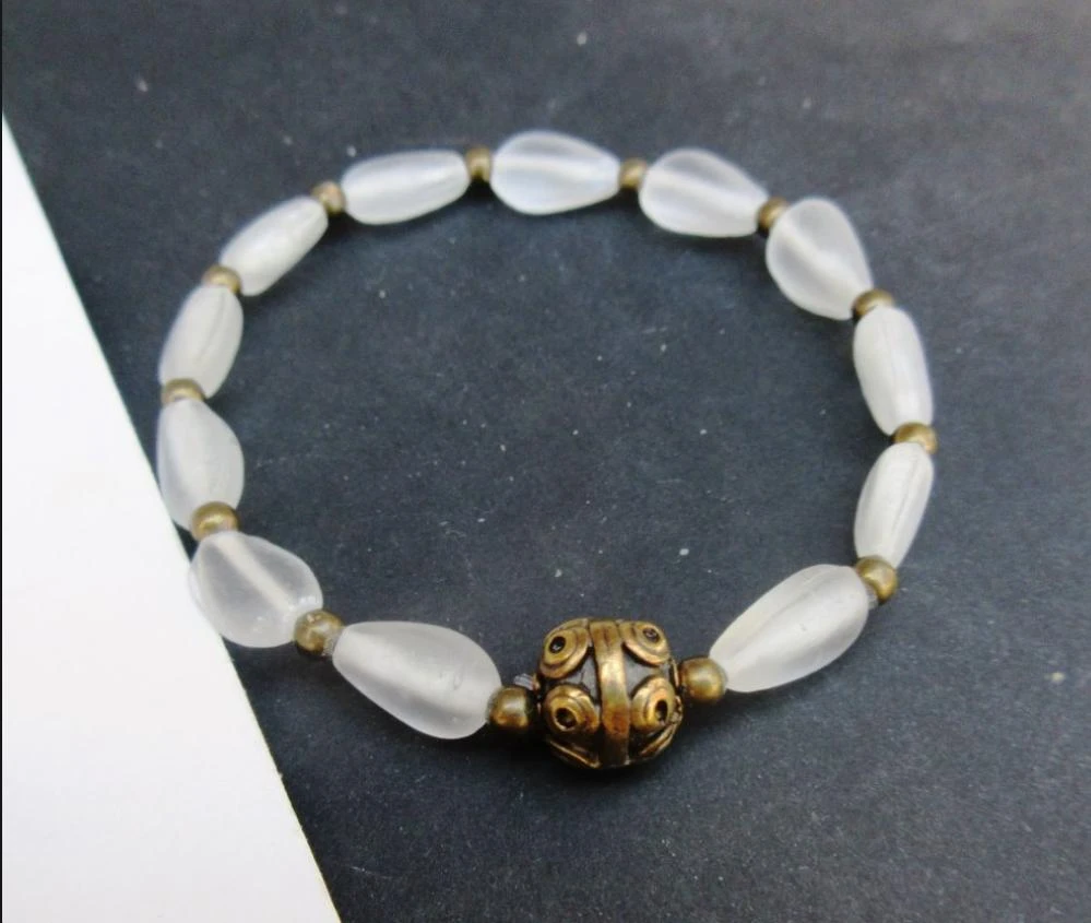 Unisex shabby chic bracelet with glass paste beads.. – photo 3
